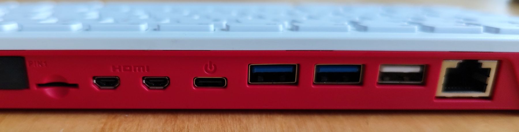 Raspberry Pi PCs: Raspberry Pi 400 MINI-PC, Netzteil & HDMI – Neu (gemäss Beschreibung) aus Romanshorn von eRRbse 5