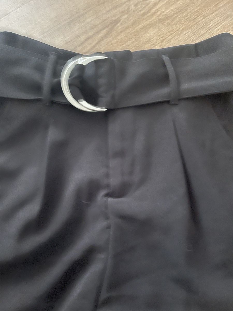 Hosen: Shorts inkl. Gürtel Gr S Forever 21 – Gebraucht aus Bassersdorf von Sandy456 2