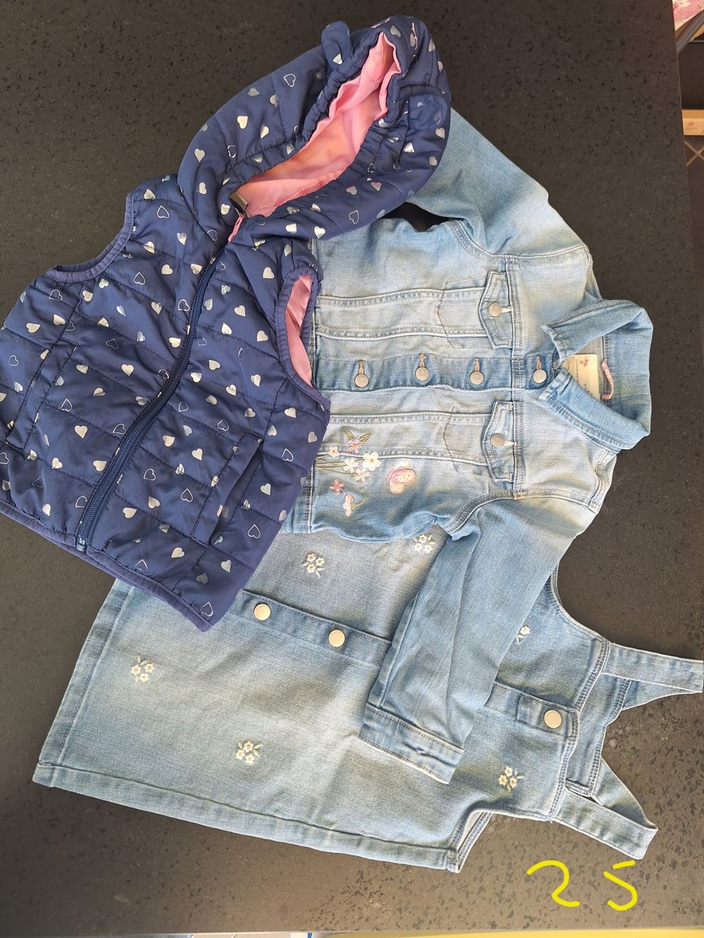 C&A Lotti & Set di vestiti: Kleiderpaket Gr. 92 – Usato da Au SG venduto da Schnuga