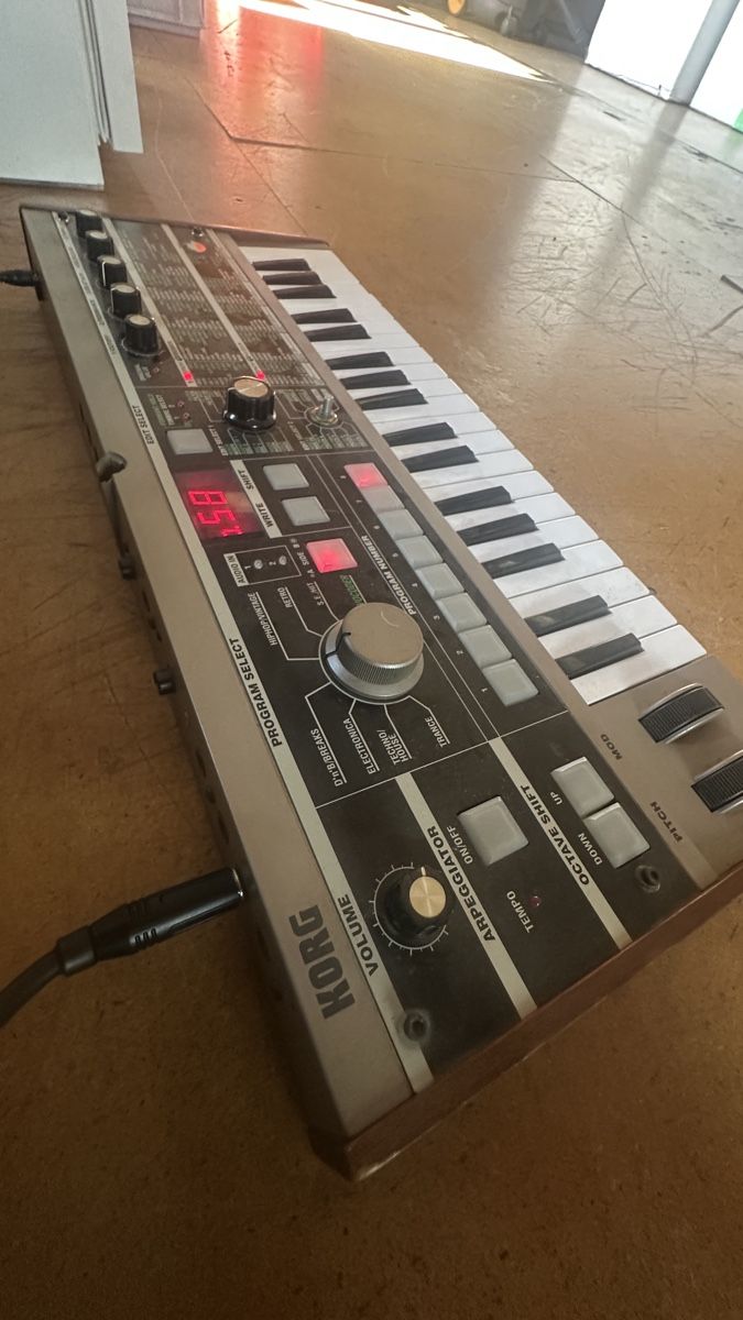 Korg Musikinstrumente: Korg microKORG Synthesizer / Vocoder – Gebraucht aus Niederlenz von CHAUsHypeWorld 3