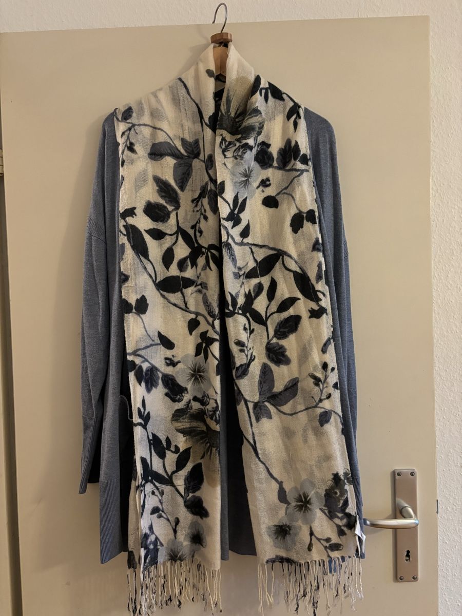 C&A Lotti di vestiti: Ensemble Jacket grise + écharpe – Usato da Chêne-Bougeries venduto da sor_9rzp 5