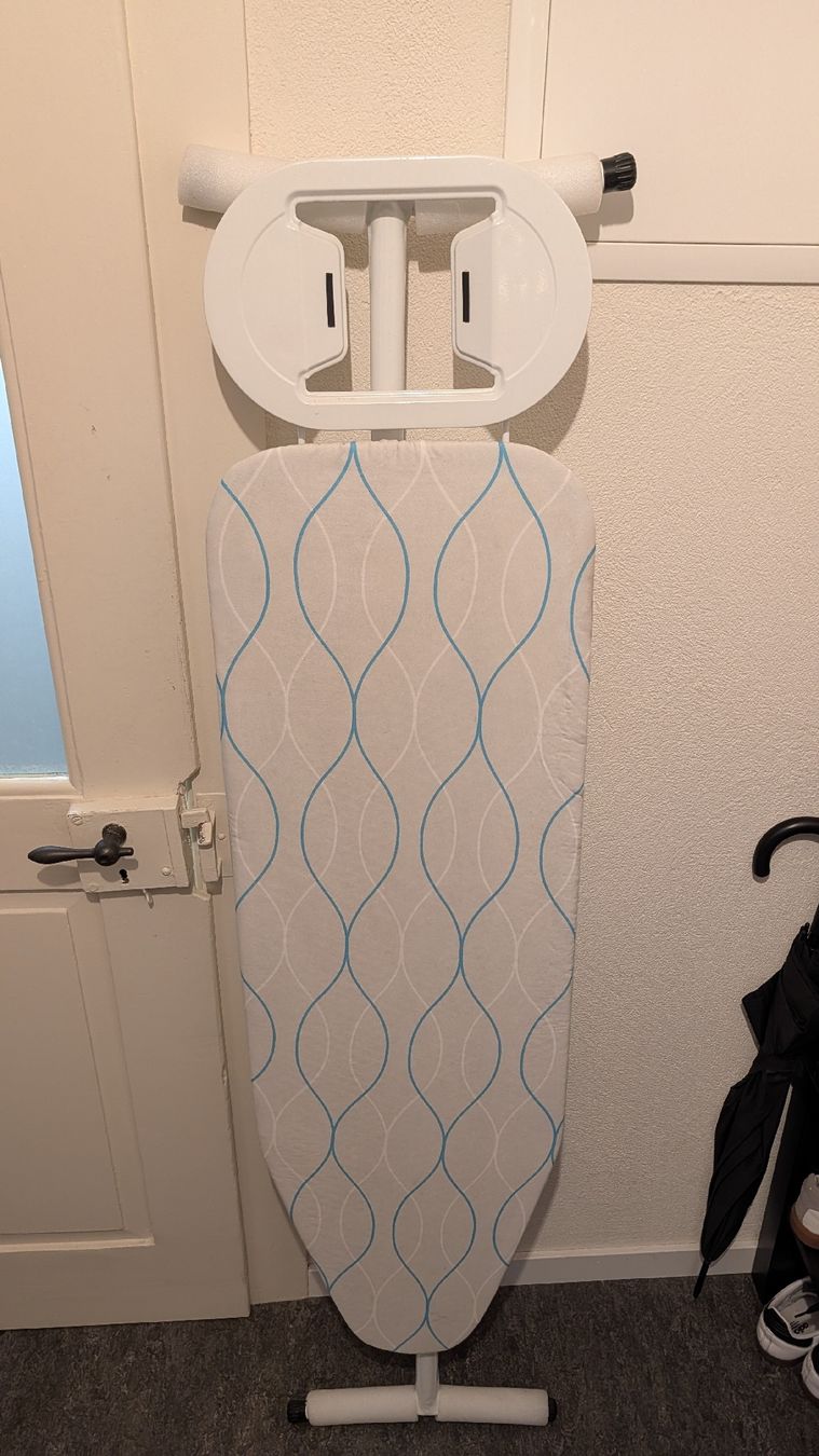 Assi da stiro: Ironing Board foldable adjustable height good condition – Usato da Uster venduto da jap_k7fq 1
