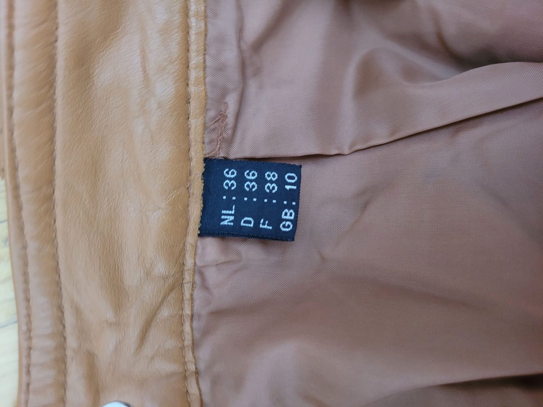 Gonne: Jupe crayon en cuir véritable vintage – Usato da Villars-sur-Glâne venduto da vie_5d9b 3