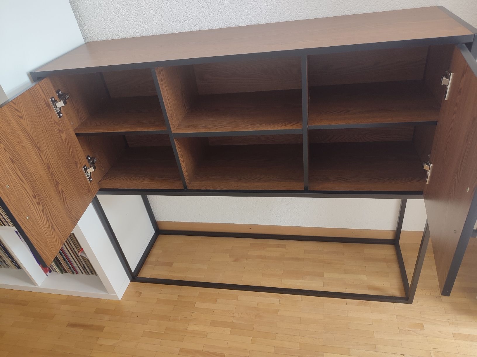 Cassettiere: Sideboard Imitation noyer – Usato da Bougy-Villars venduto da Vogue 2