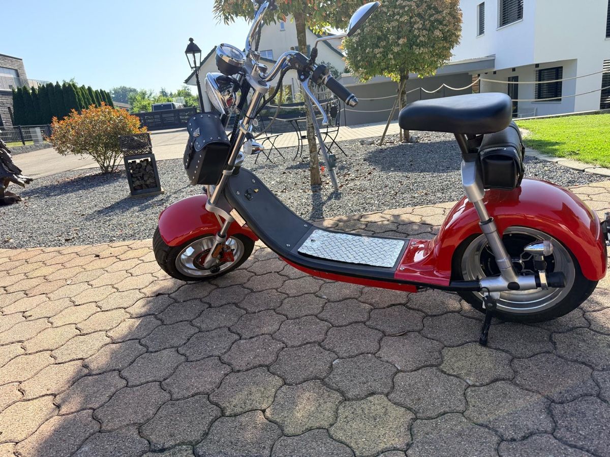 Altro: Roter Elektroroller im Chopper-Stil – Usato da Arbon venduto da hasilain 2