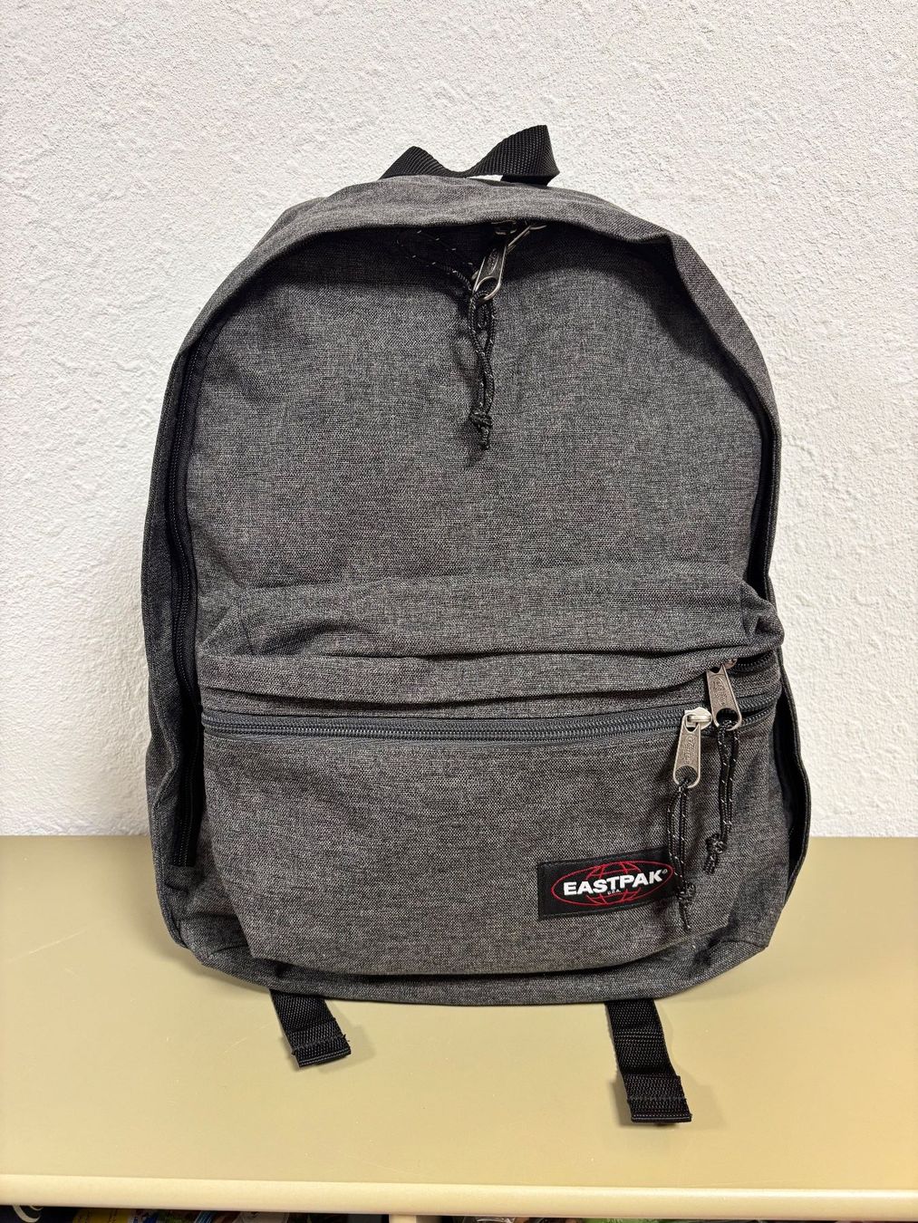 Eastpak Zaini: NEU! Eastpak Rucksack grau – Nuovo (secondo la descrizione) da Bottmingen venduto da ana_5hrv