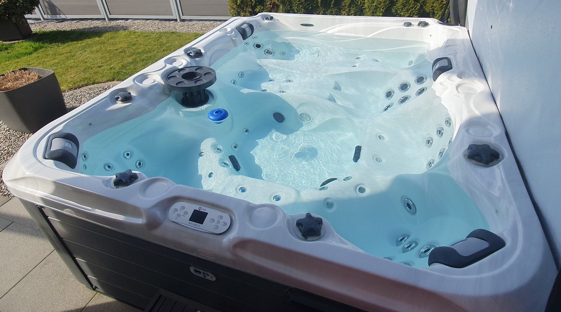 Whirlpool: Whirlpool Outdoor mit 6 Plätzen – Gebraucht aus Schänis von Regula1977 2