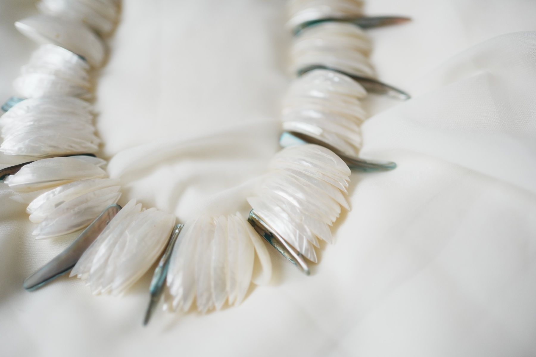 Catenine: Collier aus Perlmutt und Süsswasserperlen – Usato da Volketswil venduto da HeredisAntiques 4