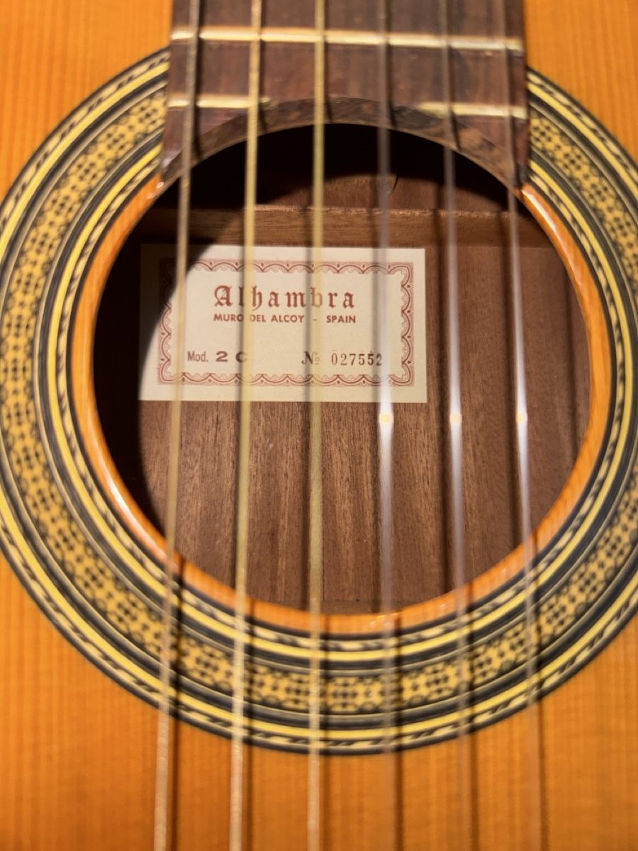 Musikinstrumente: Gitarre Akustik mit Koffer gut erhalten – Gebraucht aus Herisau von Brockinet 5