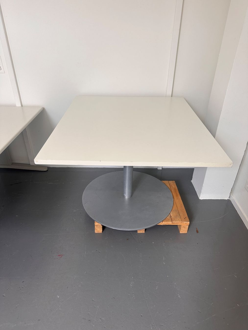 Tavoli: Büro / Konferenztisch – Usato da Winterthur venduto da StiftungSchleife