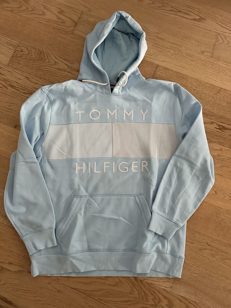 Tommy Hilfiger Pulls & Sweat-shirts: Pullover mit Kapuze Tommy Hilfiger XXL – D'occasion à Buchs AG par Knurps01