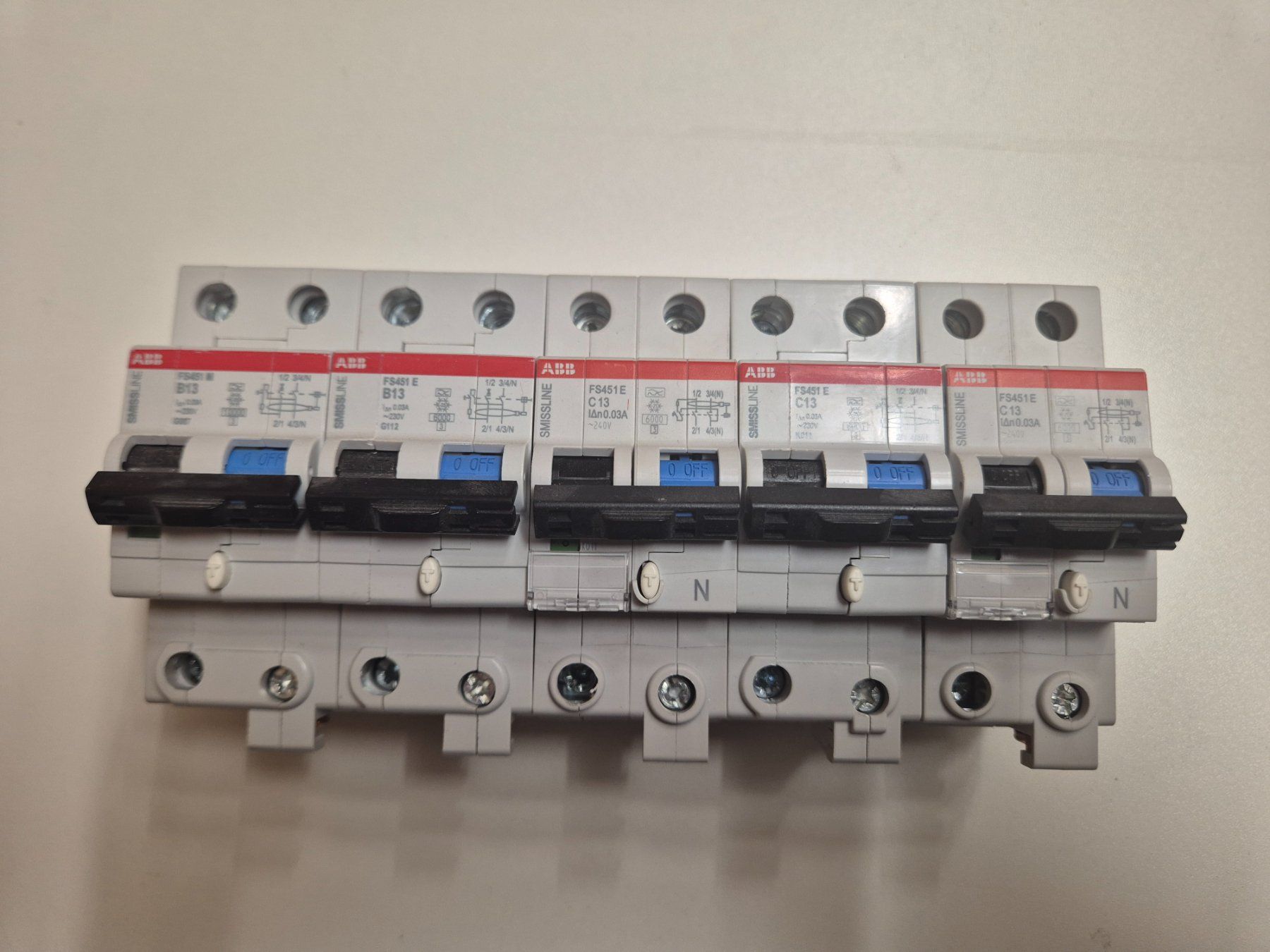 ABB Alimentazione elettrica: 5 Stk ABB Fehlstromschutzschalter 13A – Usato da Oberhasli venduto da meggy1984