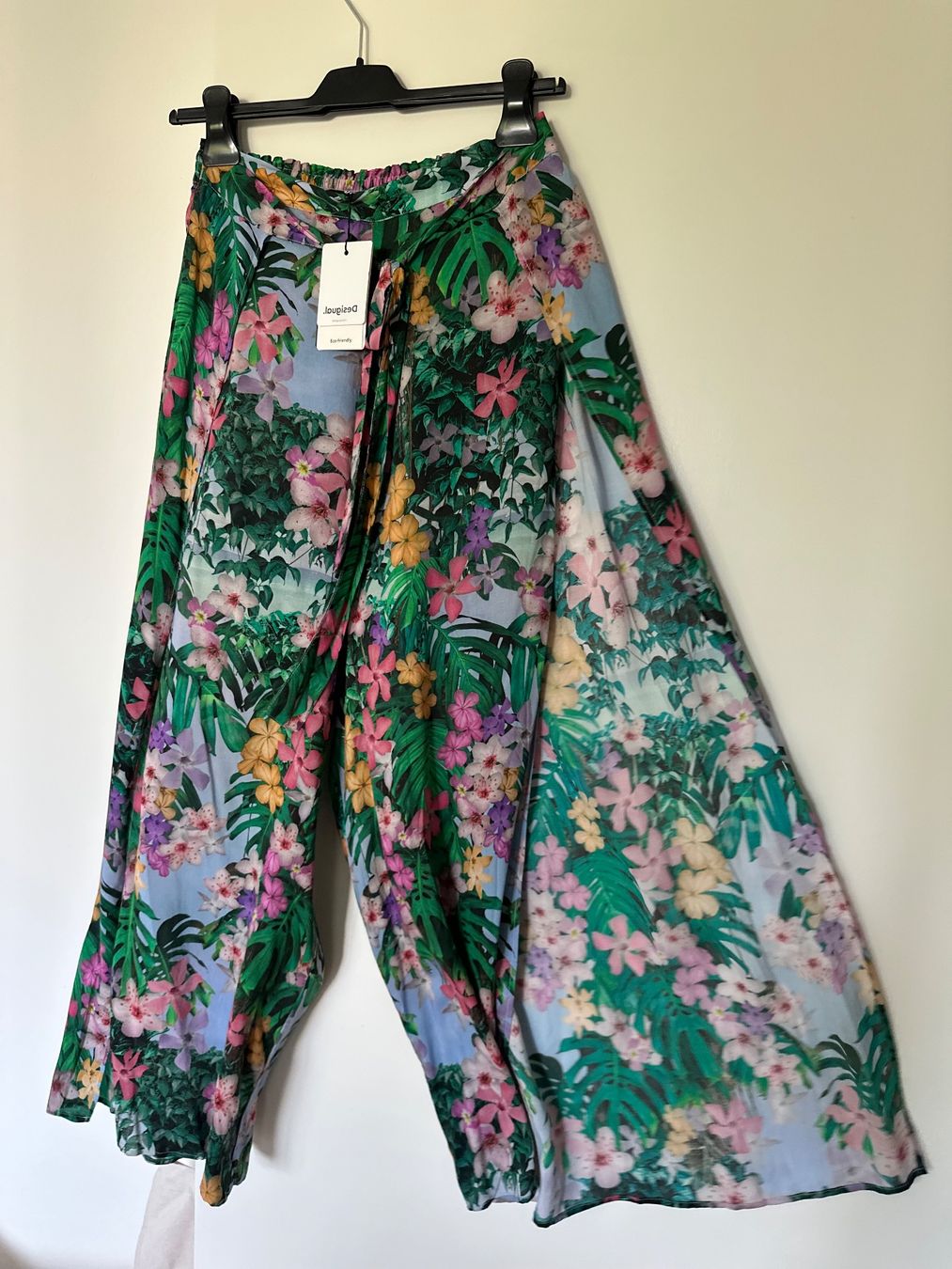 Desigual Hosen: Desigual Stoffhose mit Seitenschlitz NEU – Gebraucht aus Zürich von ong8