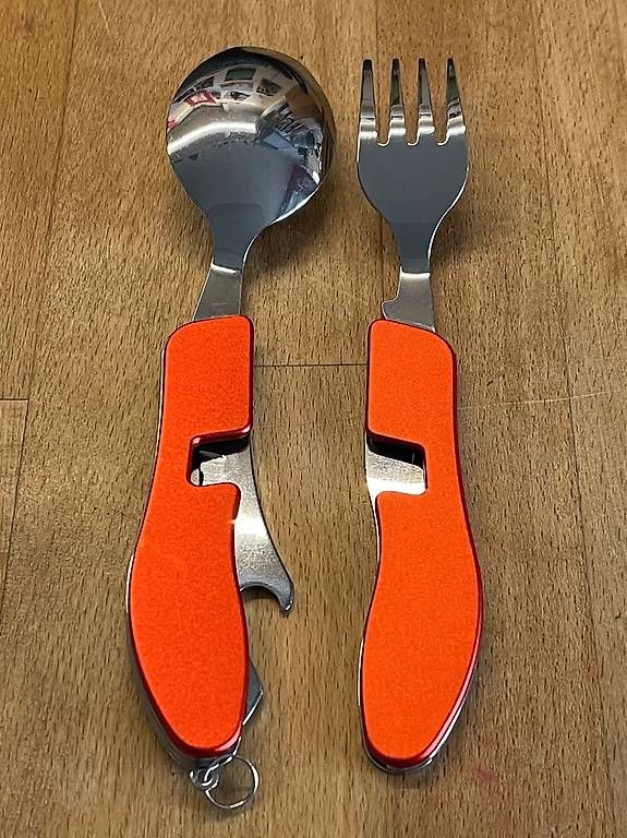 Set di posate: Faltbares Reise-/Campingbesteck mit Etui, NEU – Nuovo e nell'imballaggio originale da Basel venduto da Latebedgoer 1