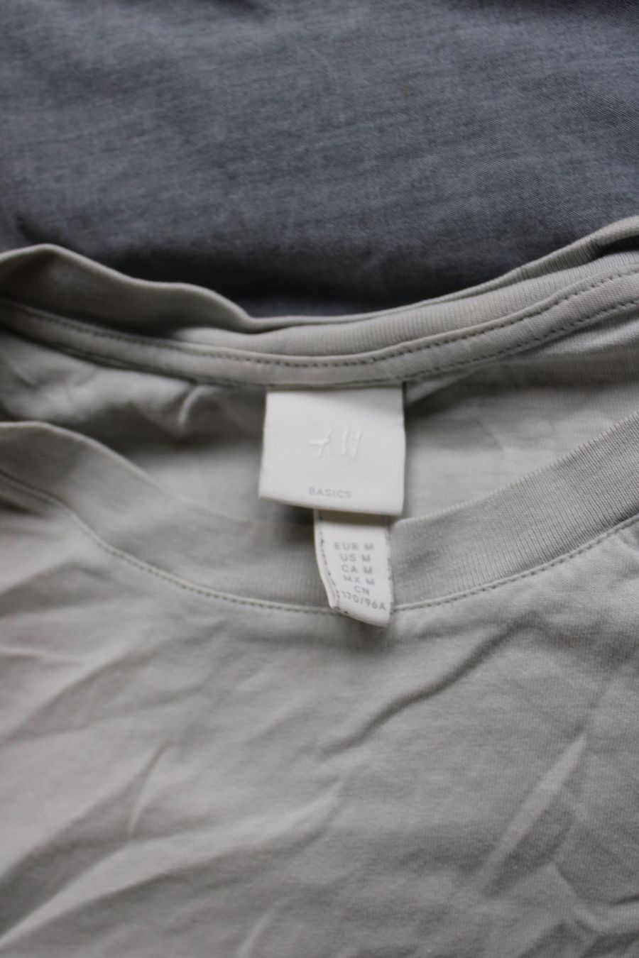 H&M T-shirt: T-Shirt beige – Usato da Hombrechtikon venduto da lehnerrr 3