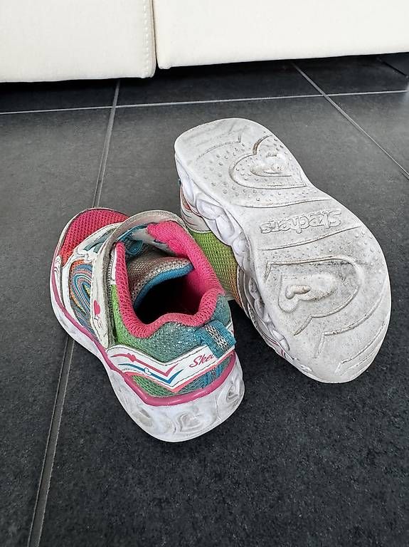 Scarpe per ragazzi: Gummistiefel / Turnschuhe Gr. 23 – Usato da Ottenbach venduto da bienemaja010 1