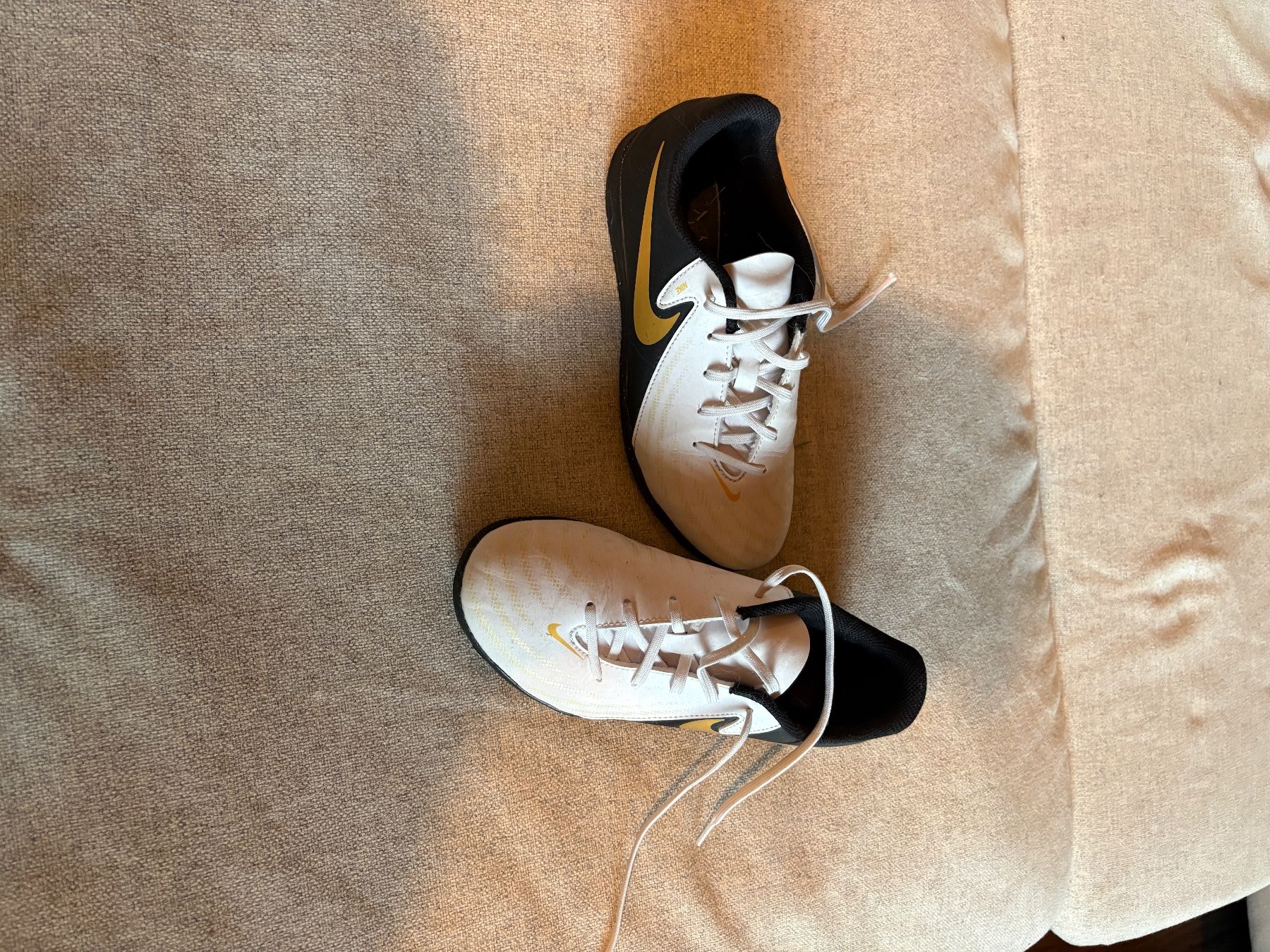 Nike Scarpe da uomo: Hallenschuhe – Usato da Brienz BE venduto da row_7mxr