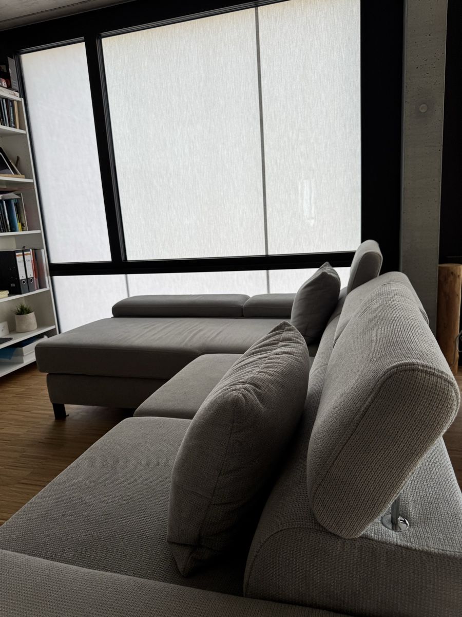 Divani: Ecksofa grau mit Schlaffunktion und Bettkasten Grösse L – Usato da Rudolfstetten venduto da flo_pc99 2