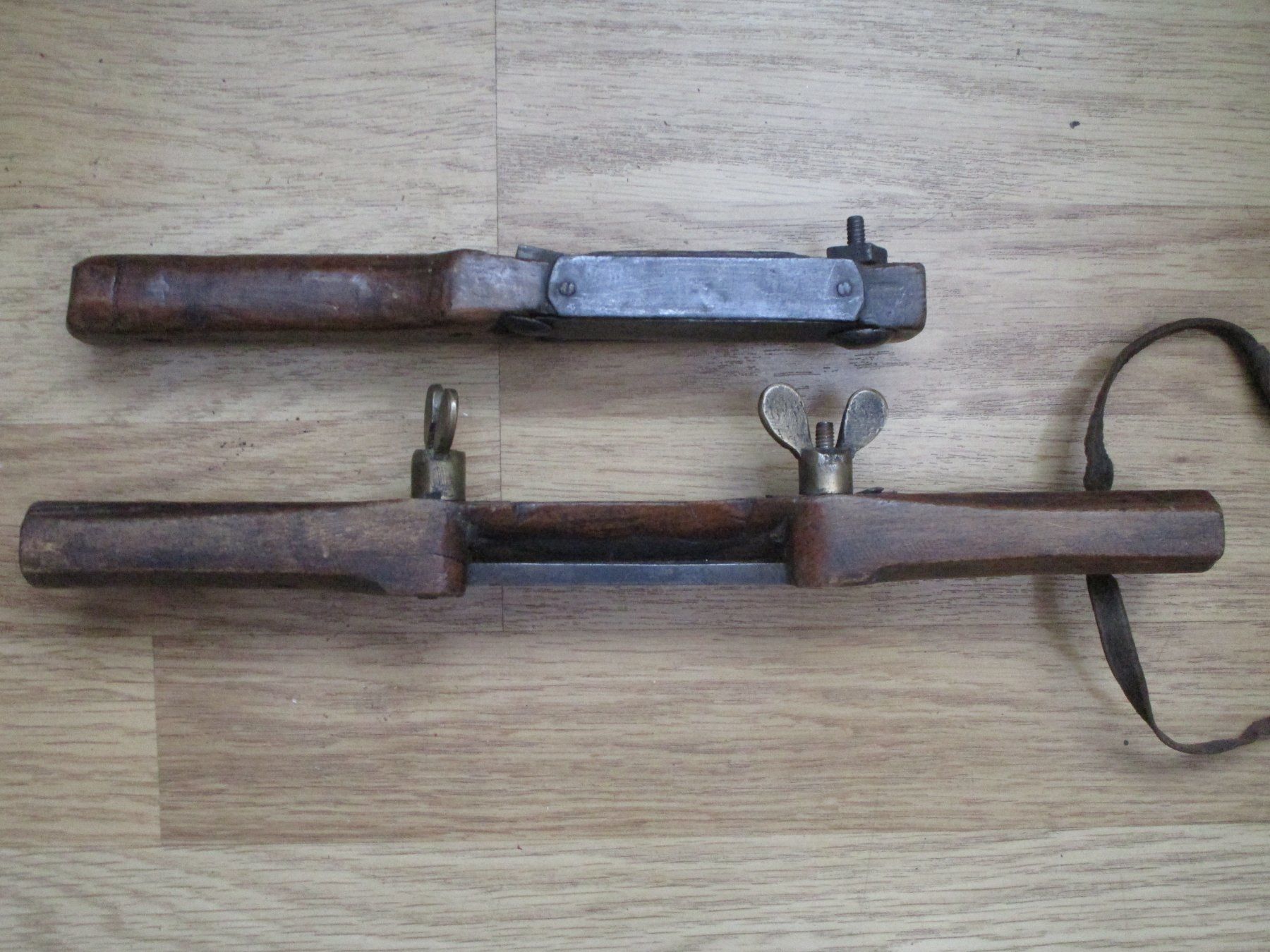 Tous les outils: 2 antike Holzhobel – D'occasion à Heimberg par Lupo57 1