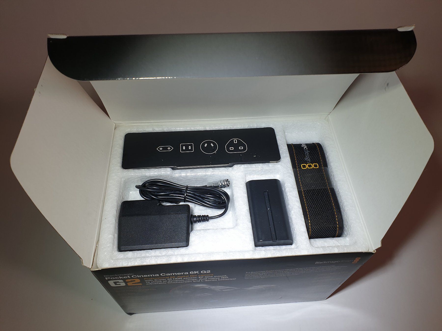 Blackmagic Videocamere: Blackmagic Pocket Cinema Camera 6K G2 + Davinci Studio – Nuovo e nell'imballaggio originale da Peccia venduto da mag_qvx5 3