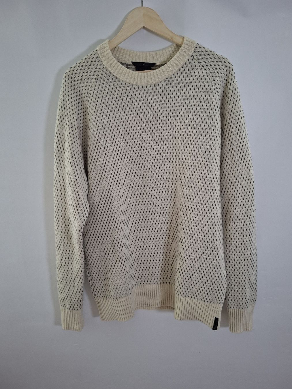 Pullover & Sweatshirts: Winter Strickpullover, Beige/Weiss, Top Zustand, Grösse M – Neu (gemäss Beschreibung) aus Rorschach von joh_v2y2 2