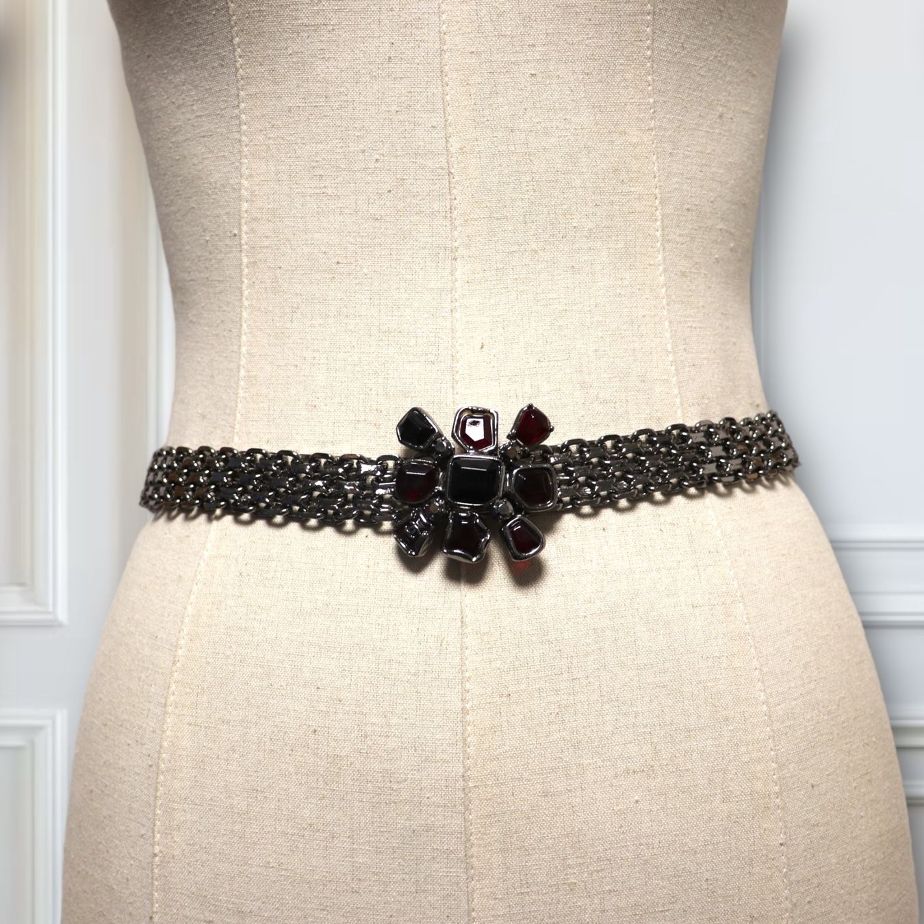 Chanel Cinture: Chanel Kettengürtel – Usato da Binningen venduto da Designerlabels 3