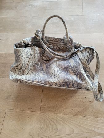 Schöne Handtasche in Leder zu verkaufen!