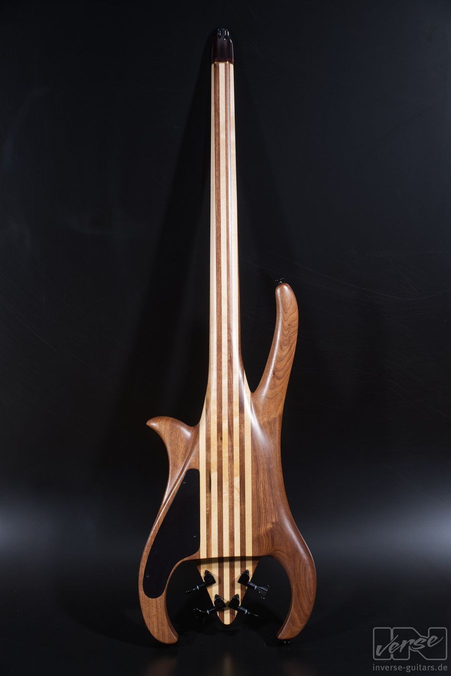Strumenti musicali: INVERSE GUITARS Walnut Manta Bass – Nuovo e nell'imballaggio originale da Schaffhausen venduto da Saitensprung_SH 2