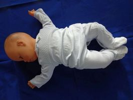 Puppenkleid Strampler hellblau für Puppe 45-50cm. OHNE Puppe