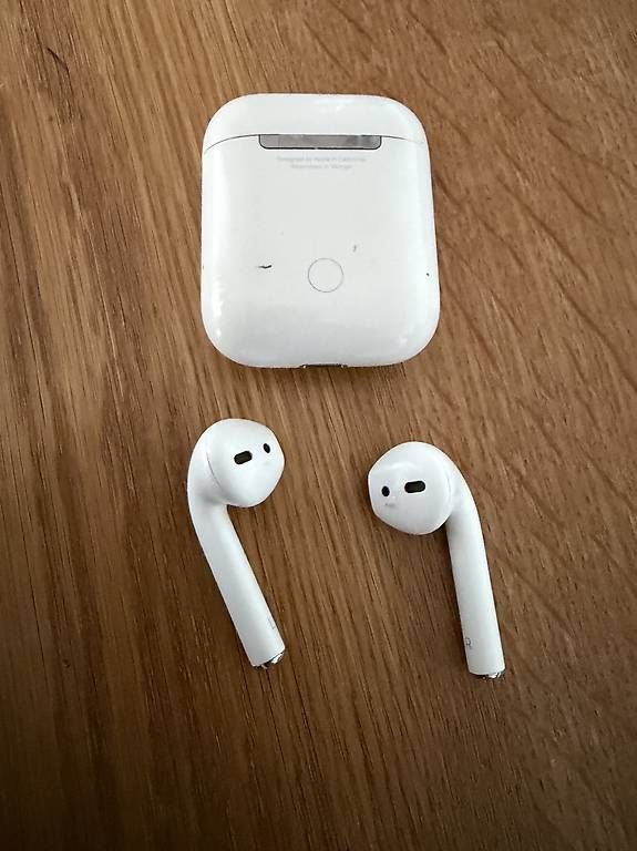 Cuffie: Airpods & Case Generation 2 – Usato da Ittigen venduto da mar_9fd6 1