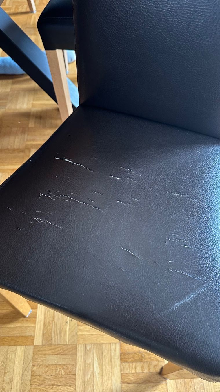 Sedie: 8 Schwarze Lederstühle – Usato da Hombrechtikon venduto da Stromerzwergli 2
