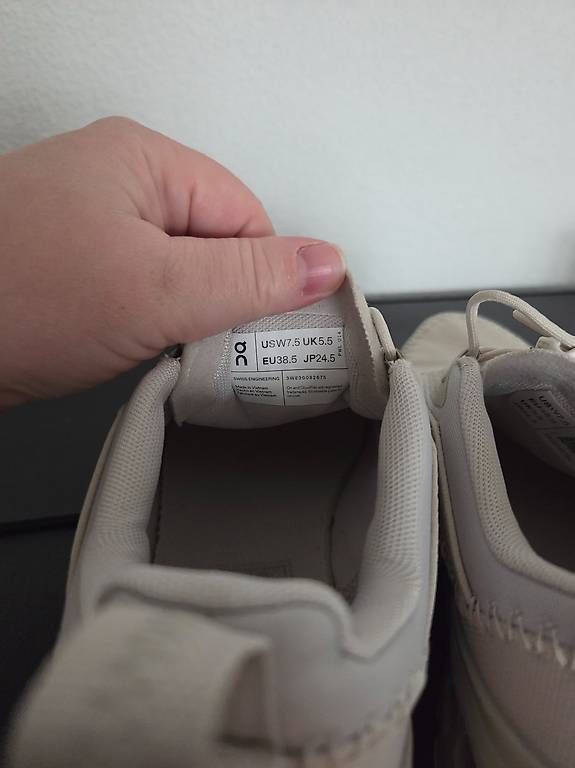 On Chaussures femmes: On Cloudaway 2 – D'occasion à Hitzkirch par Espelma 1
