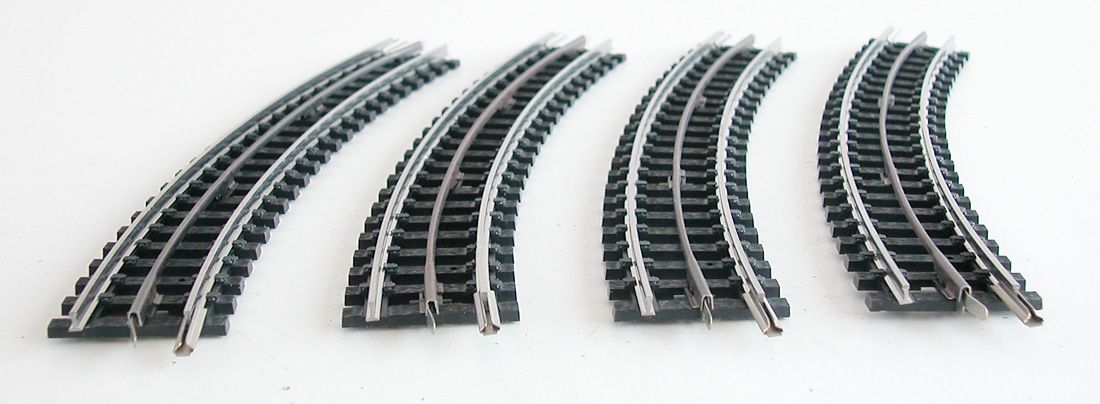 Trix Modelleisenbahnen: Trix 10 Gleisstücke gebogen Spur H0 – Gebraucht aus Oberwil BL von Klang 2