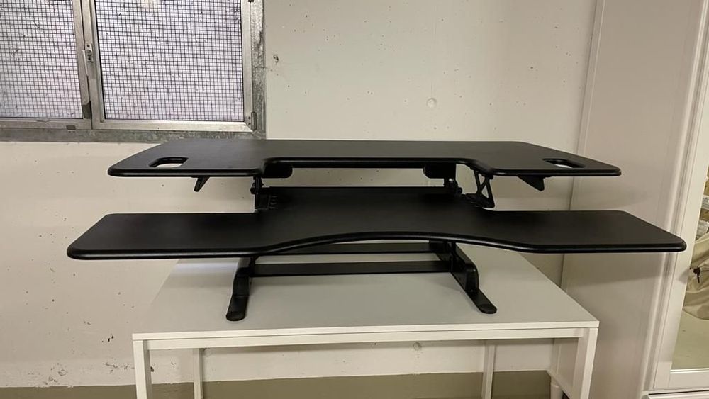 Fixations: Büro Komputer Halter (NP $525) – D'occasion à Beinwil am See par nayelidalisay