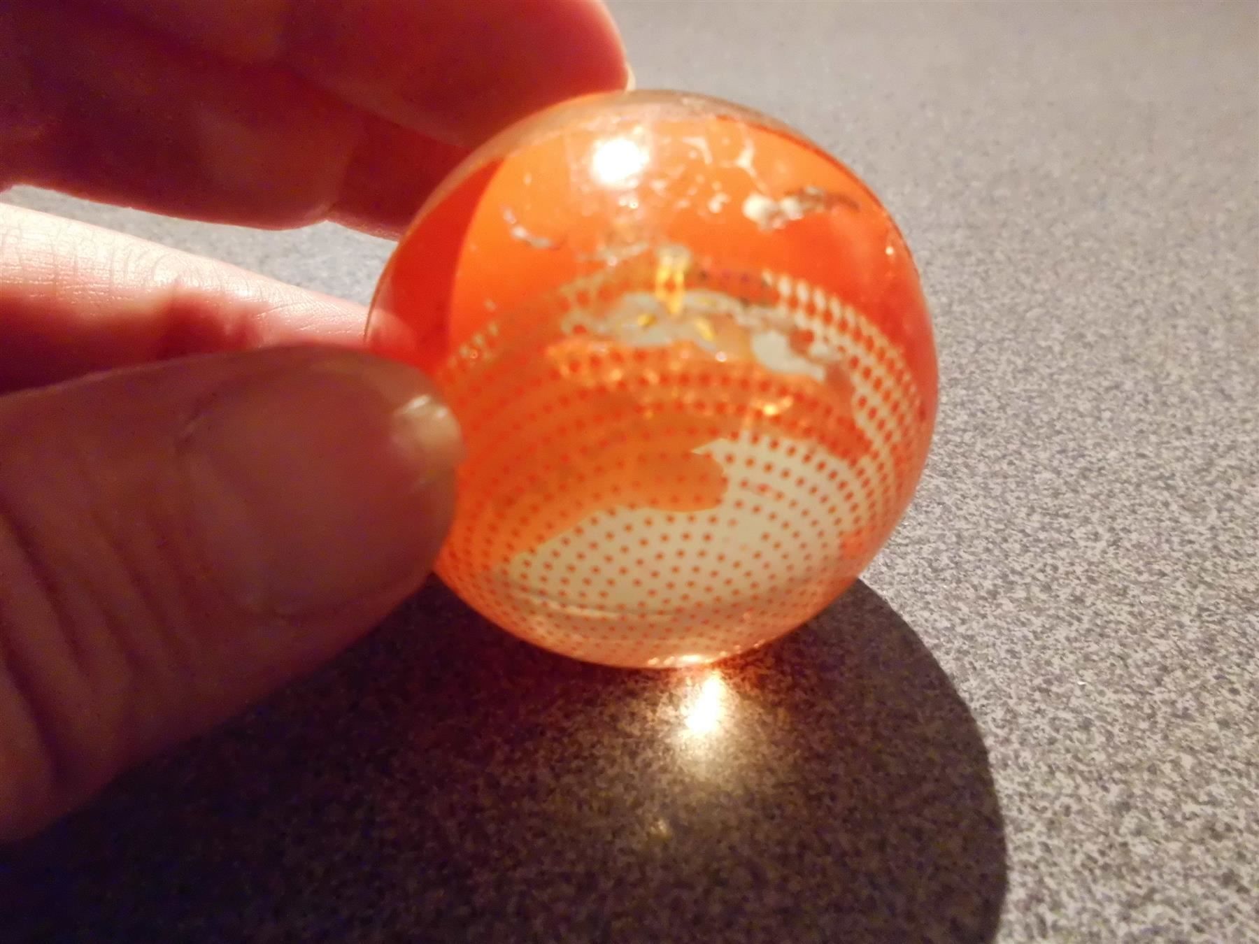 Giocattoli: Gummiball mit gelbchen Tierchen, orange – Usato da Zürich venduto da abraxas1291 1