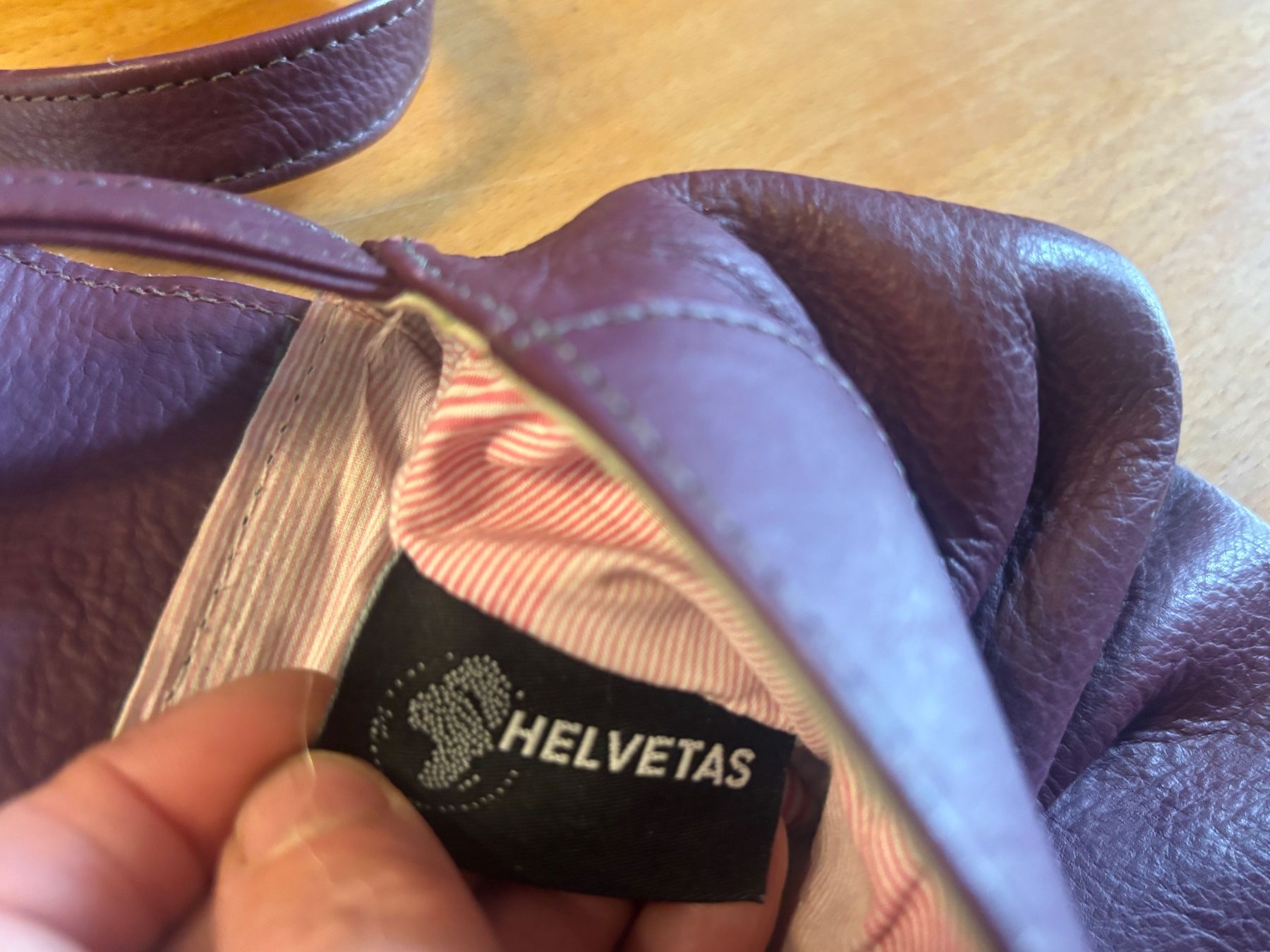 Taschen für Damen: Ledertasche von Helvetas – Gebraucht aus Kaufdorf von nurmir2012 3