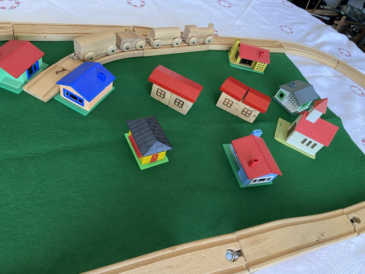 Jouets: Ein Set Holz-Eisenbahn – D'occasion à Utzigen par Lasagne99 2