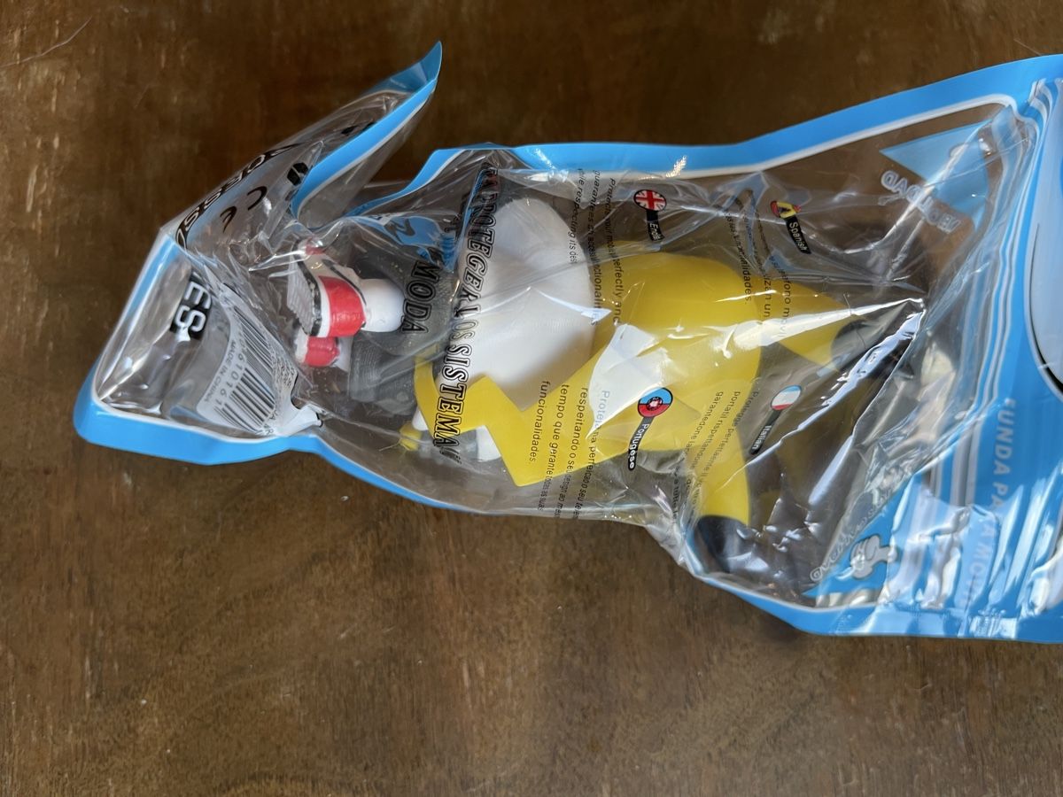 Giocattoli: Figurine Pikachu  Pokemon pop Nike air max – Usato da Genève venduto da Yasasa 1