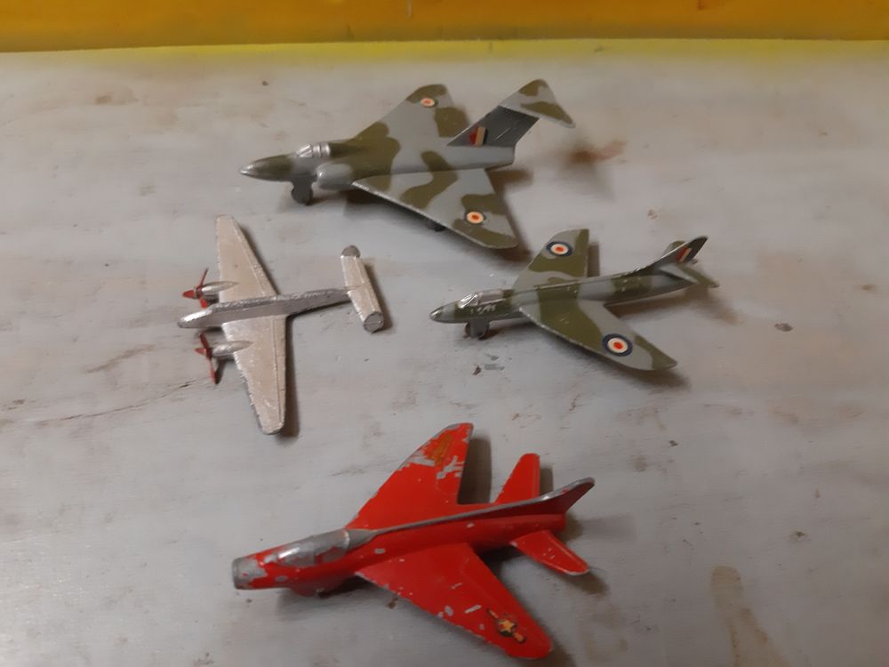 Dinky Toys Modellautos: Petits avions Dinky et Schuco – Gebraucht aus Monthey von Jmbois