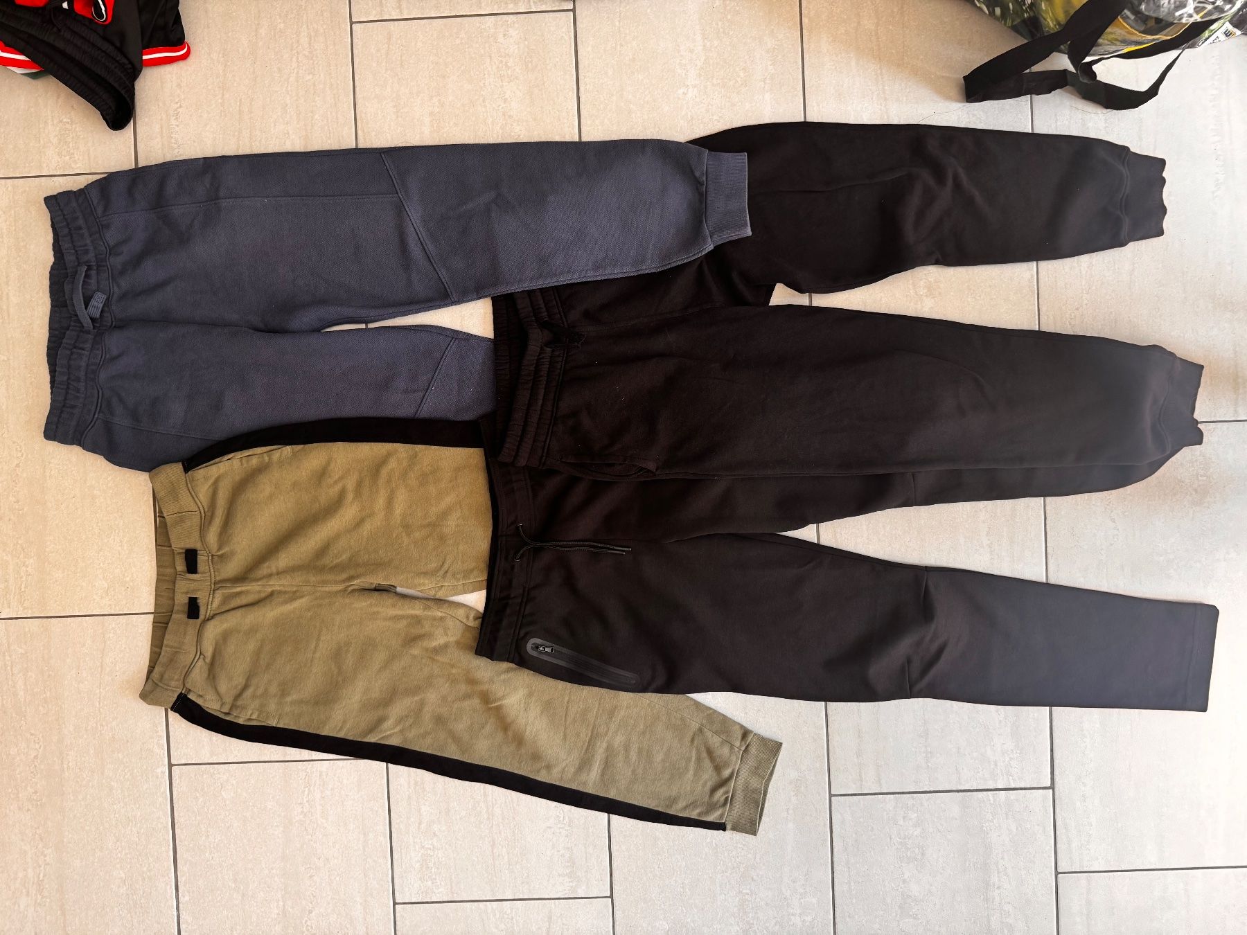 H&M Pantaloni: 4 Trainerhosen Grösse 158/164 Jungs – Usato da Adlikon b.Regensdf venduto da naf_56mv