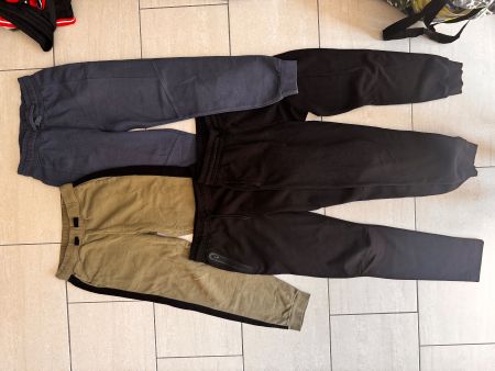 4 Trainerhosen Grösse 158/164 Jungs