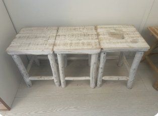 Sgabelli: 3 stools white washed wood – Usato da Confignon venduto da lynningva