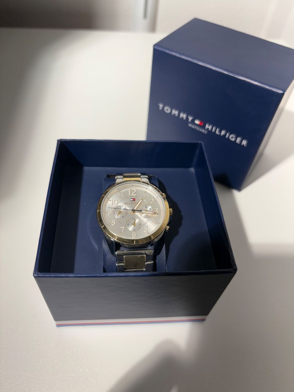 Tommy Hilfiger Orologi: TOMMY HILFIGER DAMEN UHR – Nuovo e nell'imballaggio originale da Zürich venduto da LIQUIDATOR.CP