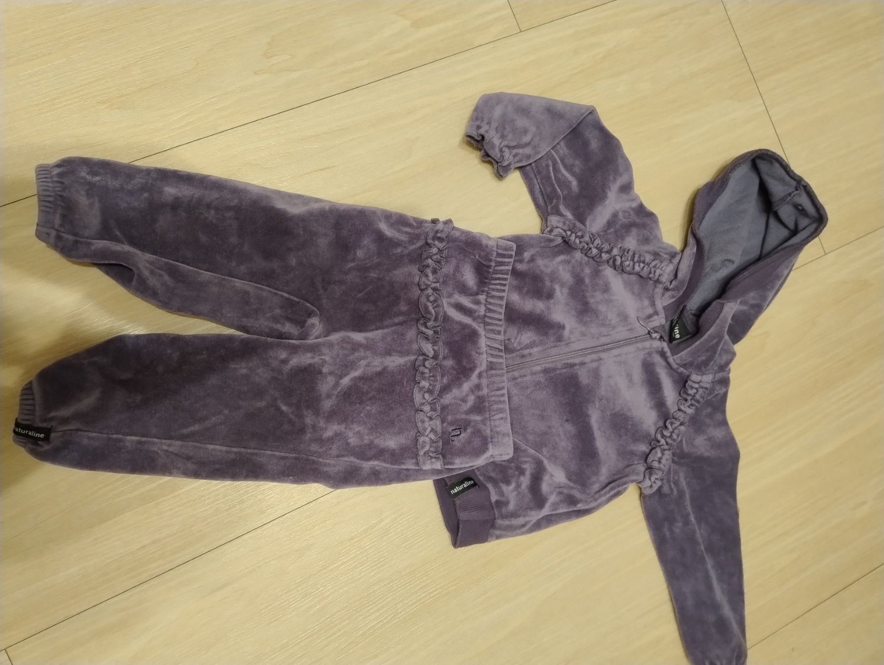 Kleiderpakete & -sets: Mädchen-Trainer Gr. 68 – Gebraucht aus Bätterkinden von livingdreams