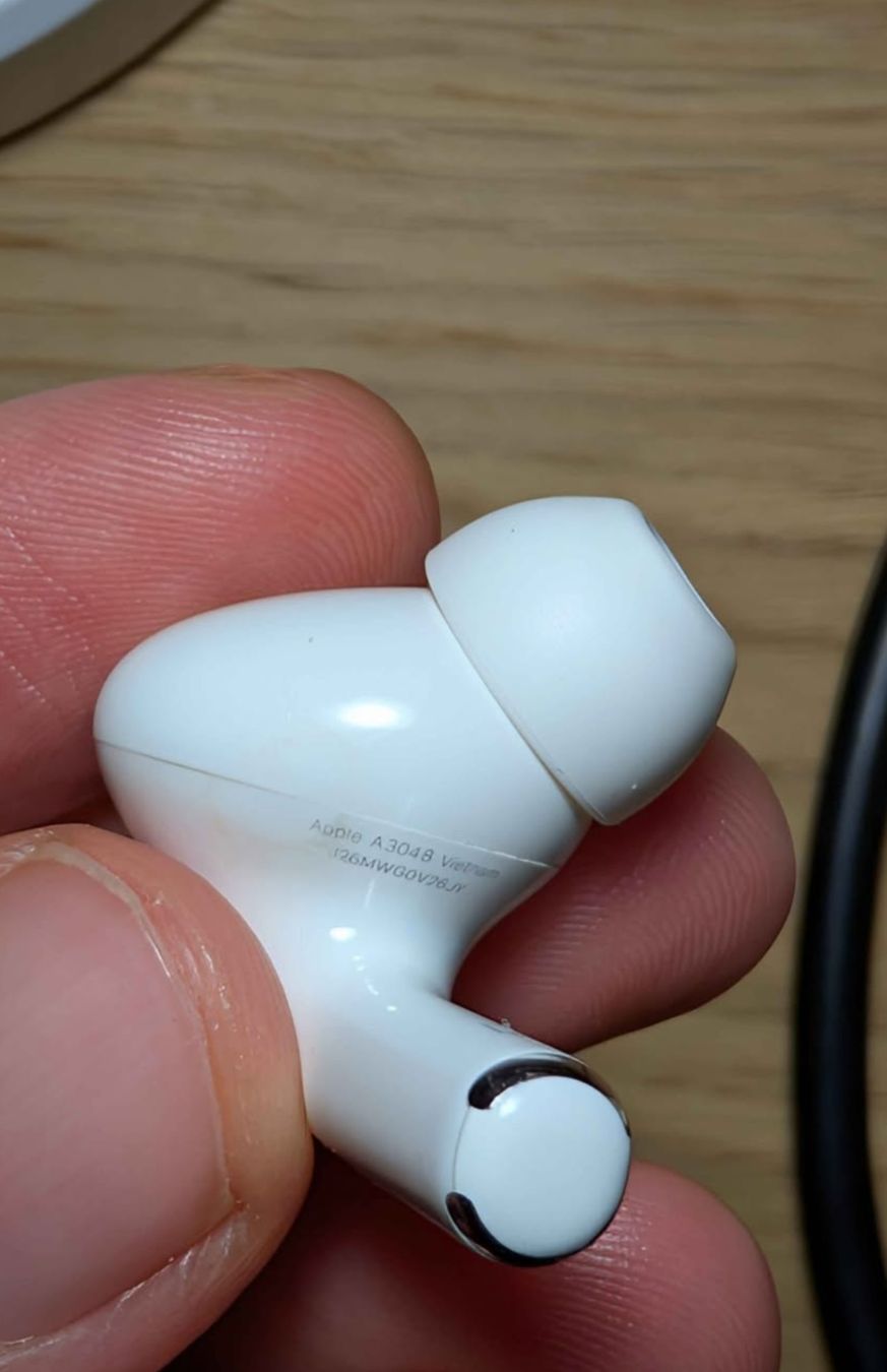 Apple Kopfhörer: Airpod Pro 2 left - USB C – Gebraucht aus Lausanne von jps_wt2m