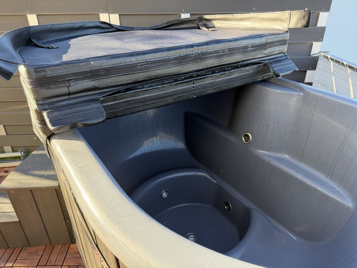 Whirlpool: Hot Pod – Gebraucht aus Wangen SZ von ca018 5