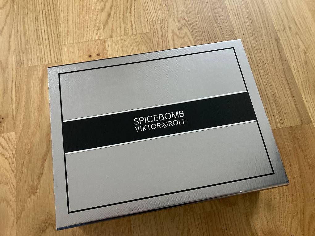 Profumi & Eau de Toilette: Viktor&Rolf - Spice Bomb gift set (new) – Usato da Commugny venduto da phi_8kvd