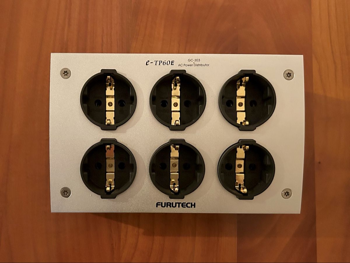 Amplificateurs: High End Netzleiste Furutech e-TP60 E – D'occasion à Zürich par ocamen