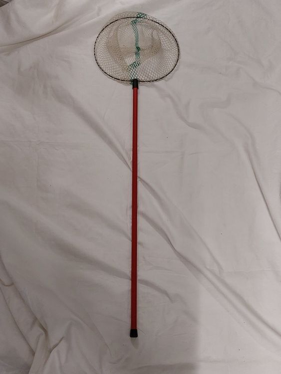 Altes FISCHERNETZ mit ROTEM HOLZGRIFF - 82 cm VINTAGE (Gebraucht) in Uznach  fr CHF 14.9  mit Lieferung auf Ricardo kaufen