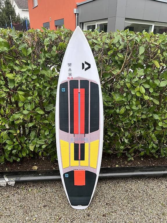 Duotone Tavole da surf e di nuoto: Duotone WAM SLS 5'9 Kitesurfboard – Usato da St. Gallen venduto da eliasmae